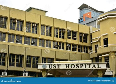 University of Santo Tomas Hospital, Manila, Manila .
